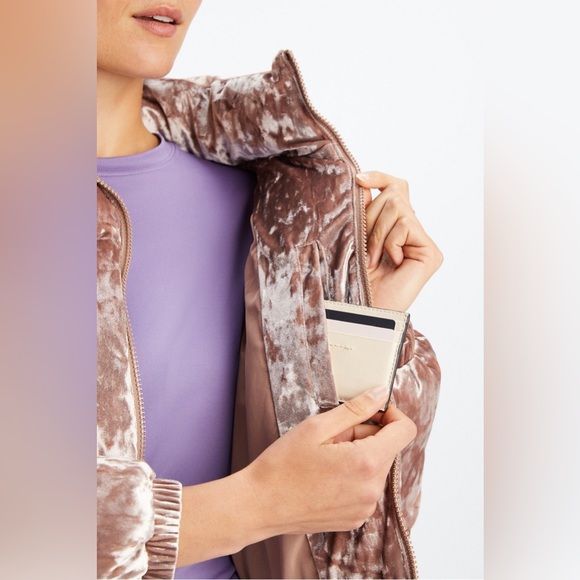 FABLETICS Wander Crushed Velour Cropped Puffer Jacket XXL SOLD OUT - Picture 7 of 9